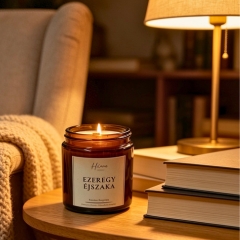 pihenés és elcsendesedés hangulat gyertyával, meleg fényű, nyugodt otthoni környezetben