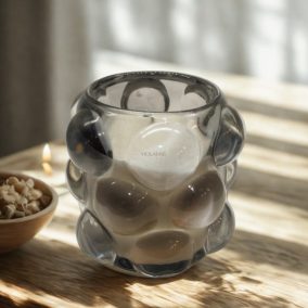   Szürke domborúlencsés fényvarázs gyertya – Szantál illattal