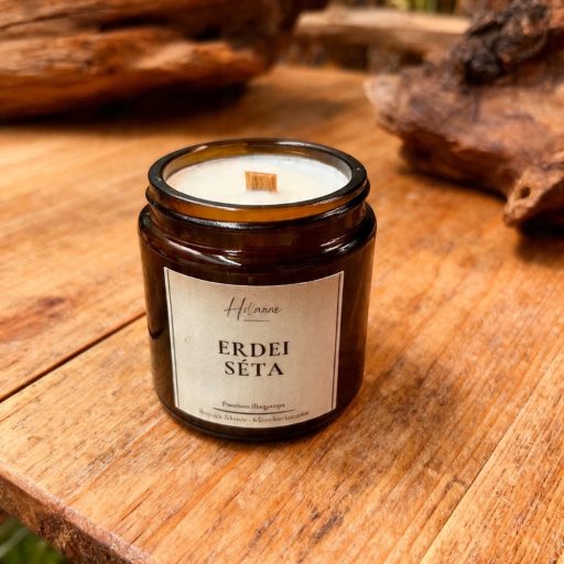 Erdei séta illóolajos szójaviasz gyertya fakanóccal ámbra üvegben természetes környezetben